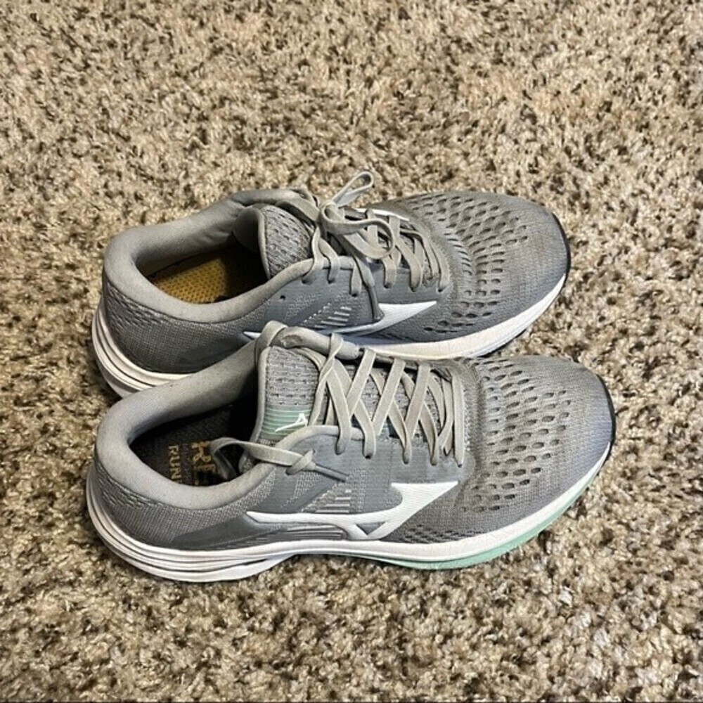 MIZUNO wave horizon 5 grey